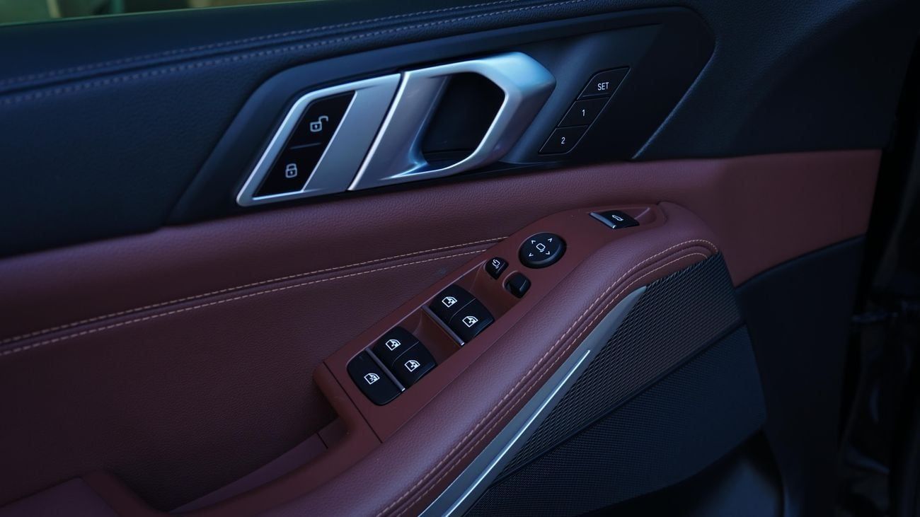 بي أم دبليو M5 X Drive 40 i