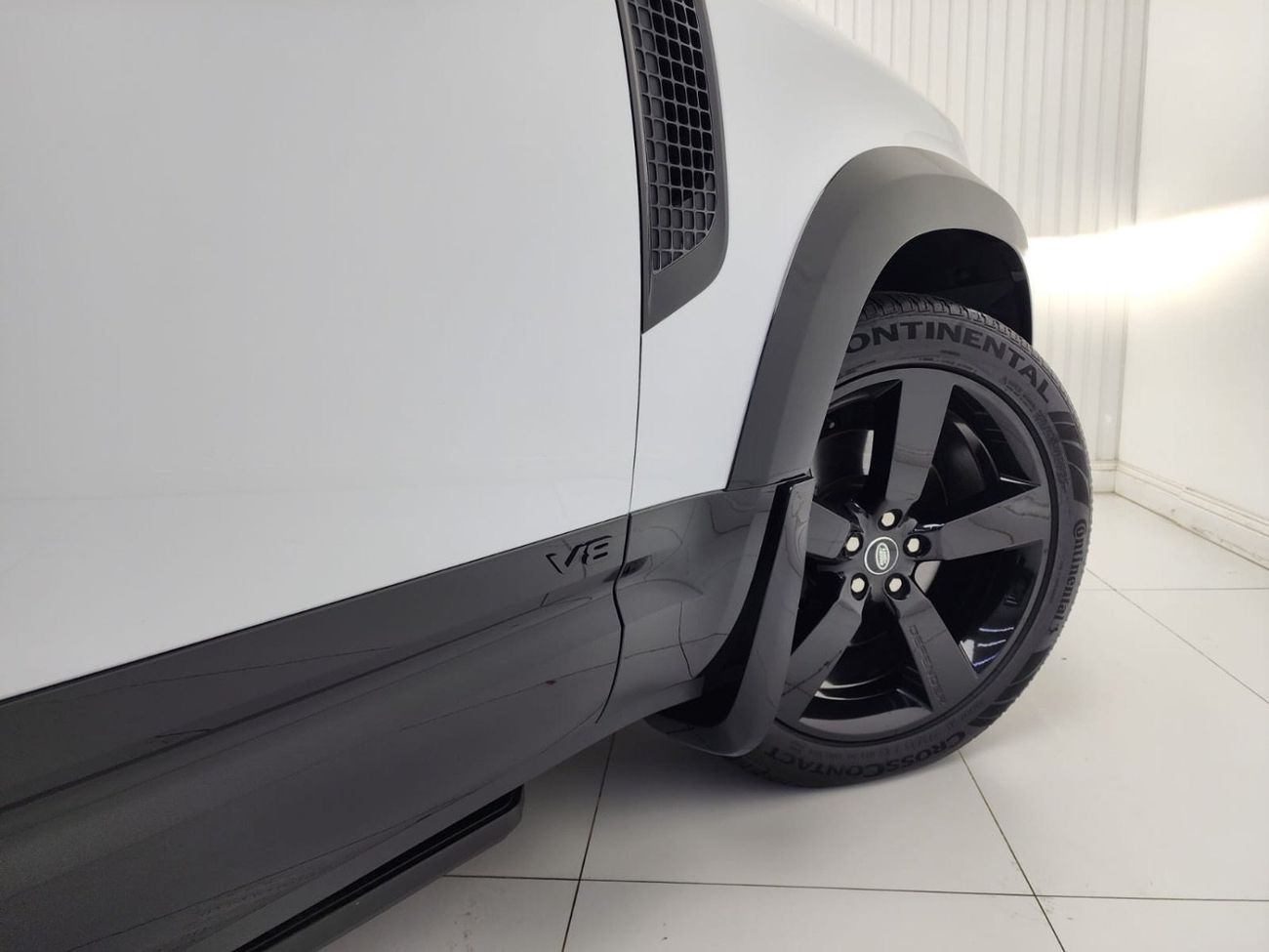 لاند روفر ديفندر 110 X P525 5.0L