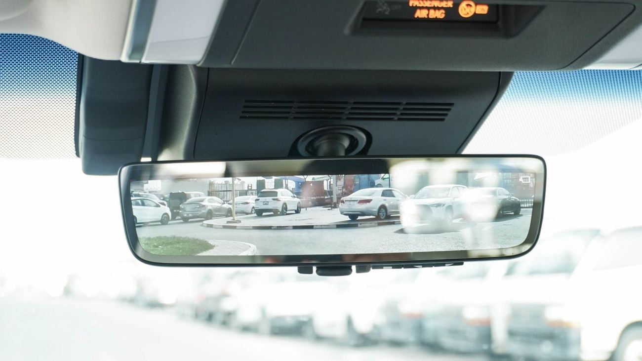 Lexus LM 350h 2024 Lexus LM350h 7-Seater 2.5L 4-Cyl Hybrid A/T AWD Export Only