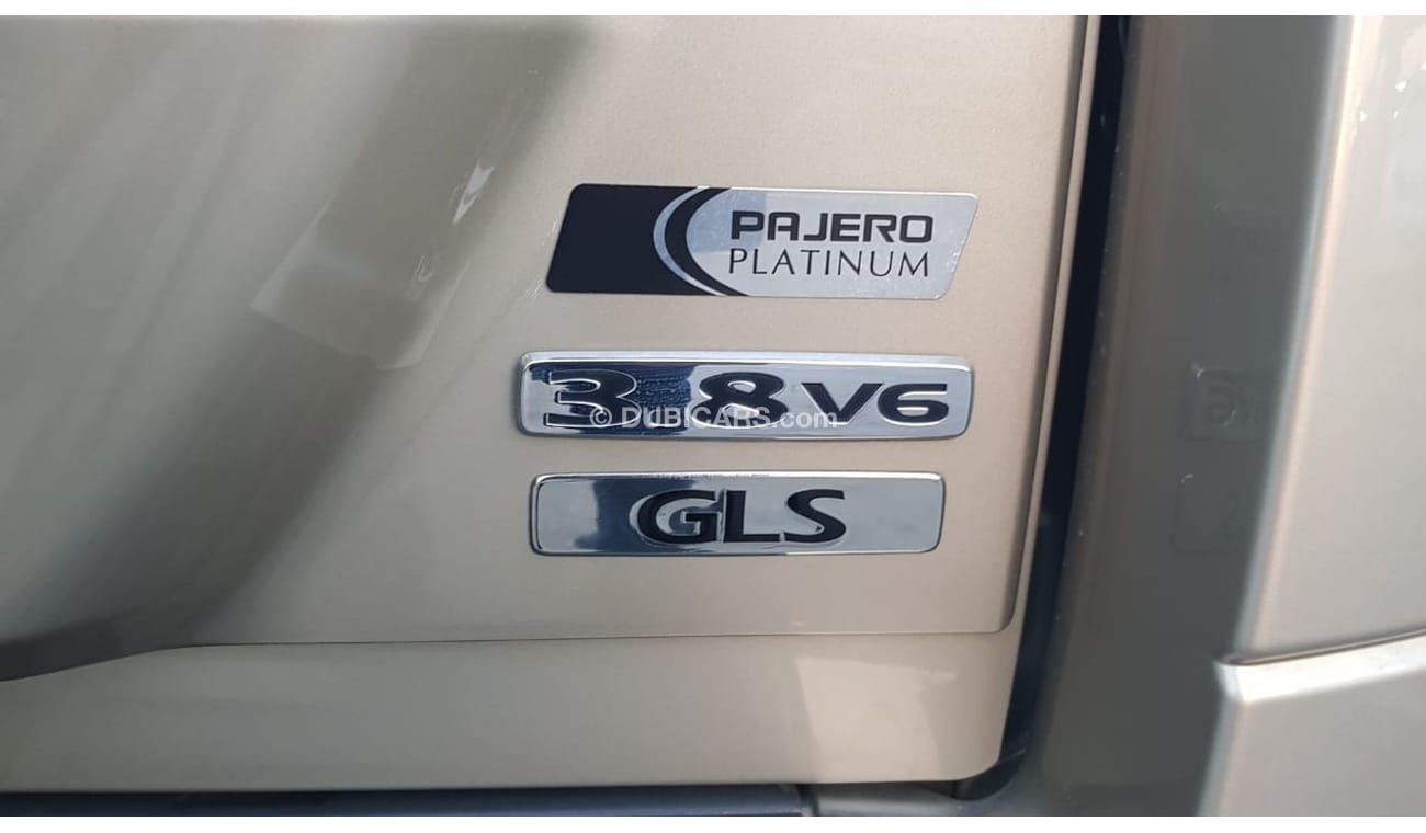 ميتسوبيشي باجيرو موديل 2017 خليجي حاله ممتازه من الداخل والخارج فل مواصفات كراسي جلد ومثبت سرعه وتحكم كهربي كامل ونظا