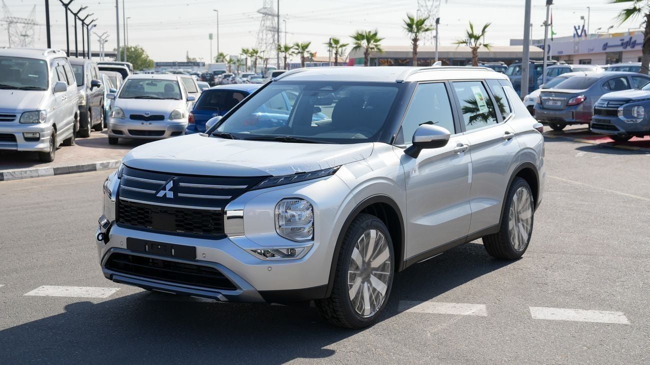 ميتسوبيشي آوتلاندر HIGHLINE ميتسوبيشي أوتلاندر 2026 – الفئة المتوسطة (G12) 2.5 لتر | SUV بسبعة مقاعد | مواصفات الخليج |