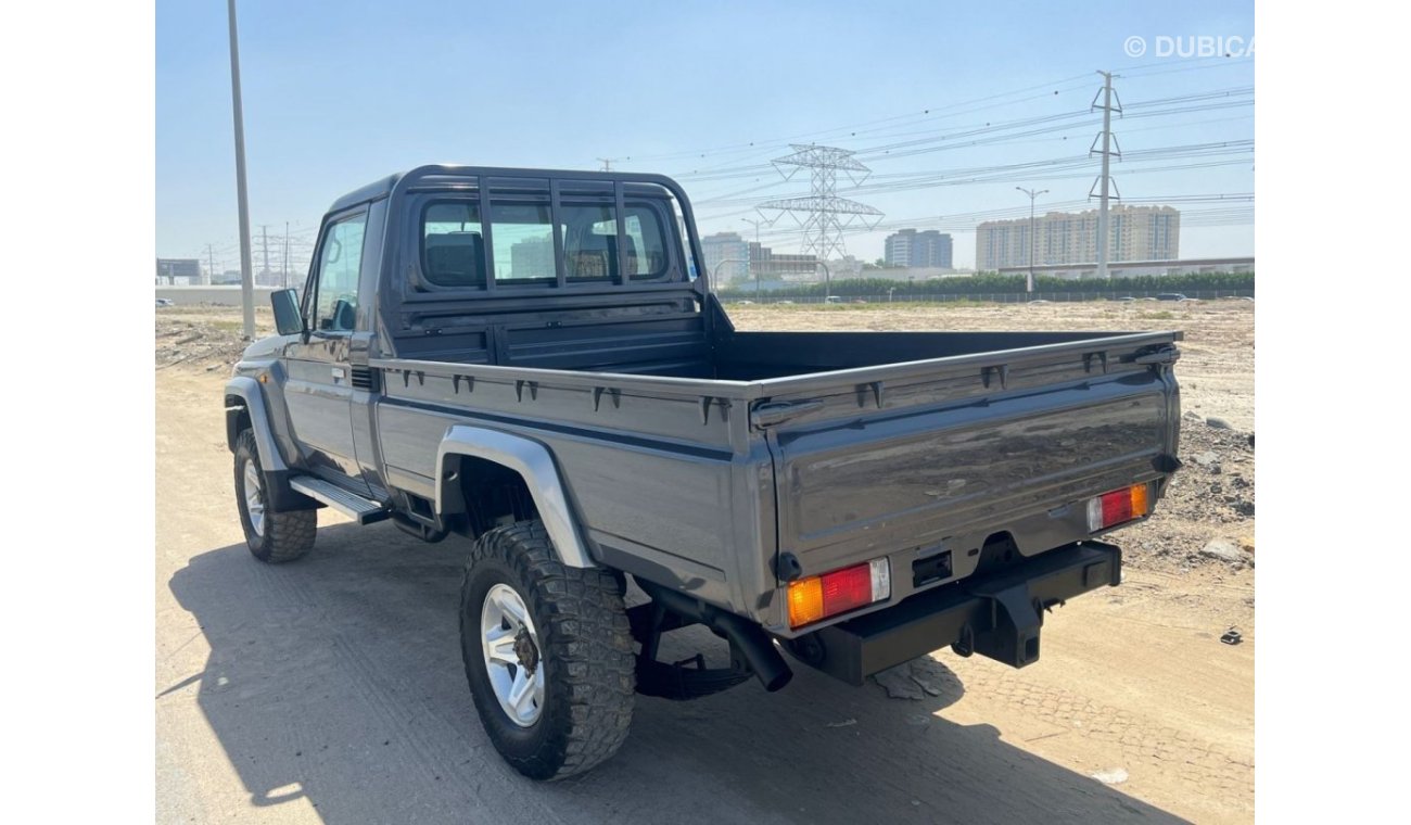 Toyota Land Cruiser Pick Up