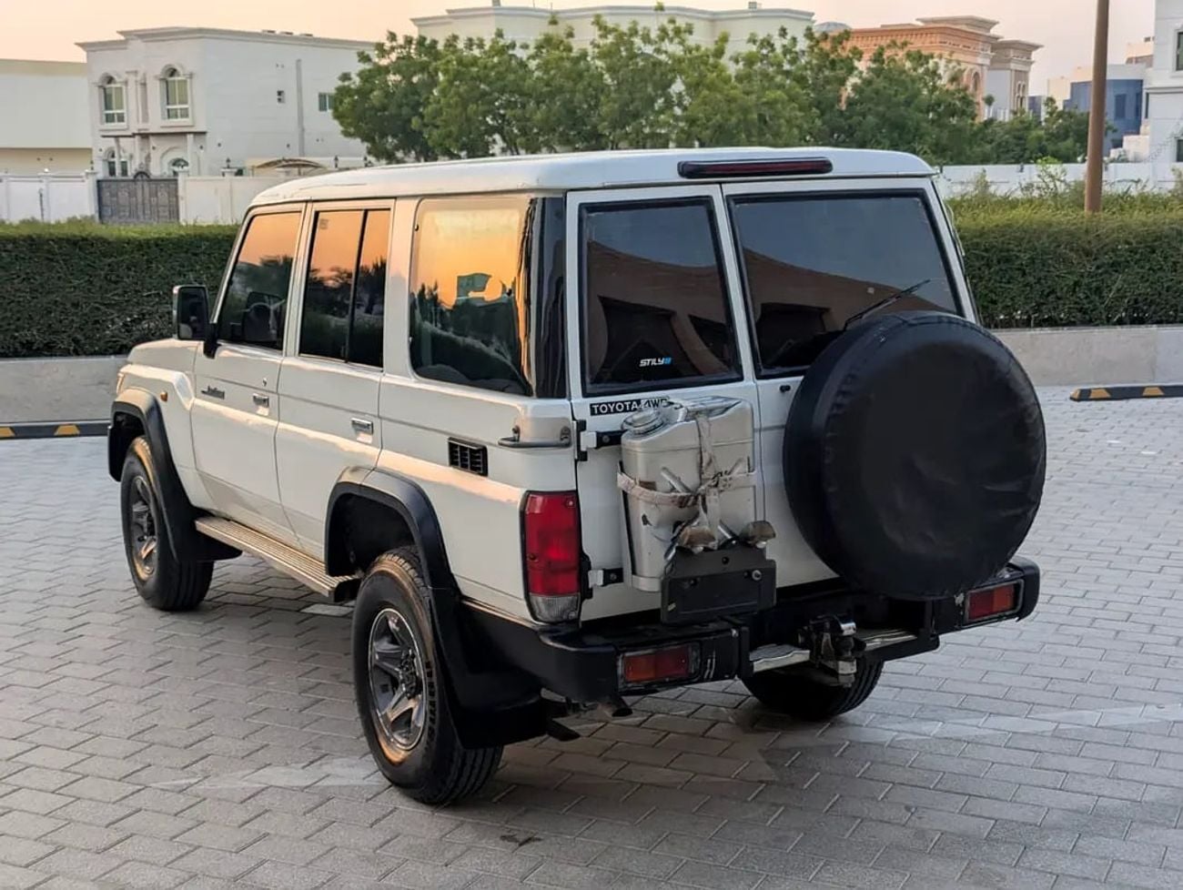 تويوتا لاند كروزر 70 Land Cruiser 76 Series 1VD-FTV 4.5L V8 Turbo-Diesel Excellent Condition