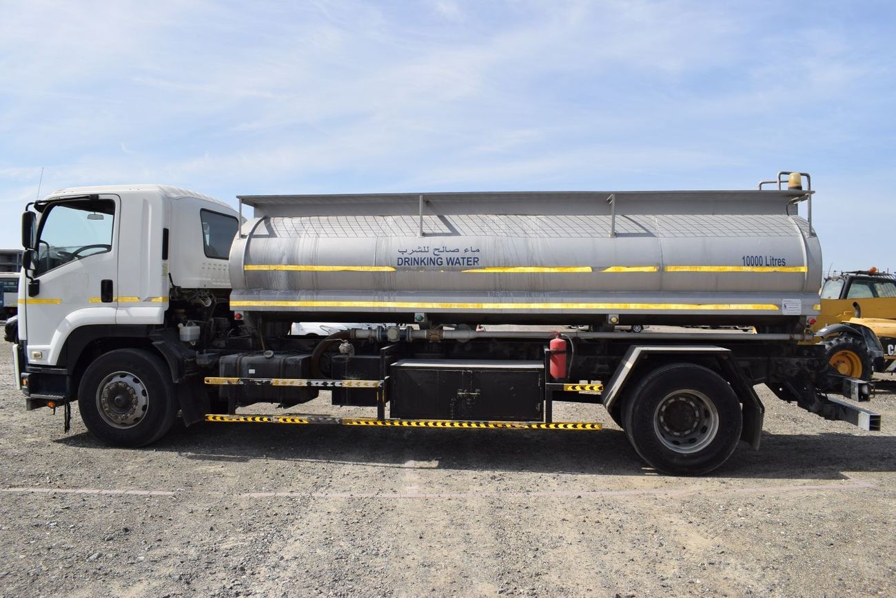 Isuzu FVR Isuzu FVR water tanker, model:2017. Excellent condition