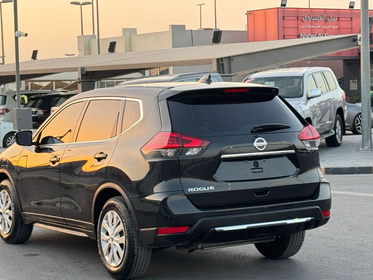 نيسان روج ممتازة من الداخل و الخارج