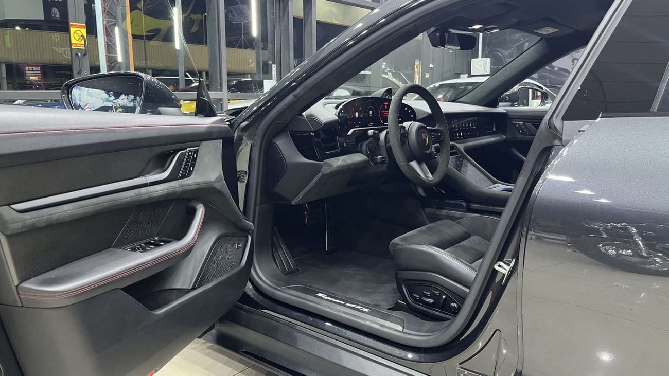 بورش تايكان Porsche Taycan GTS 2022