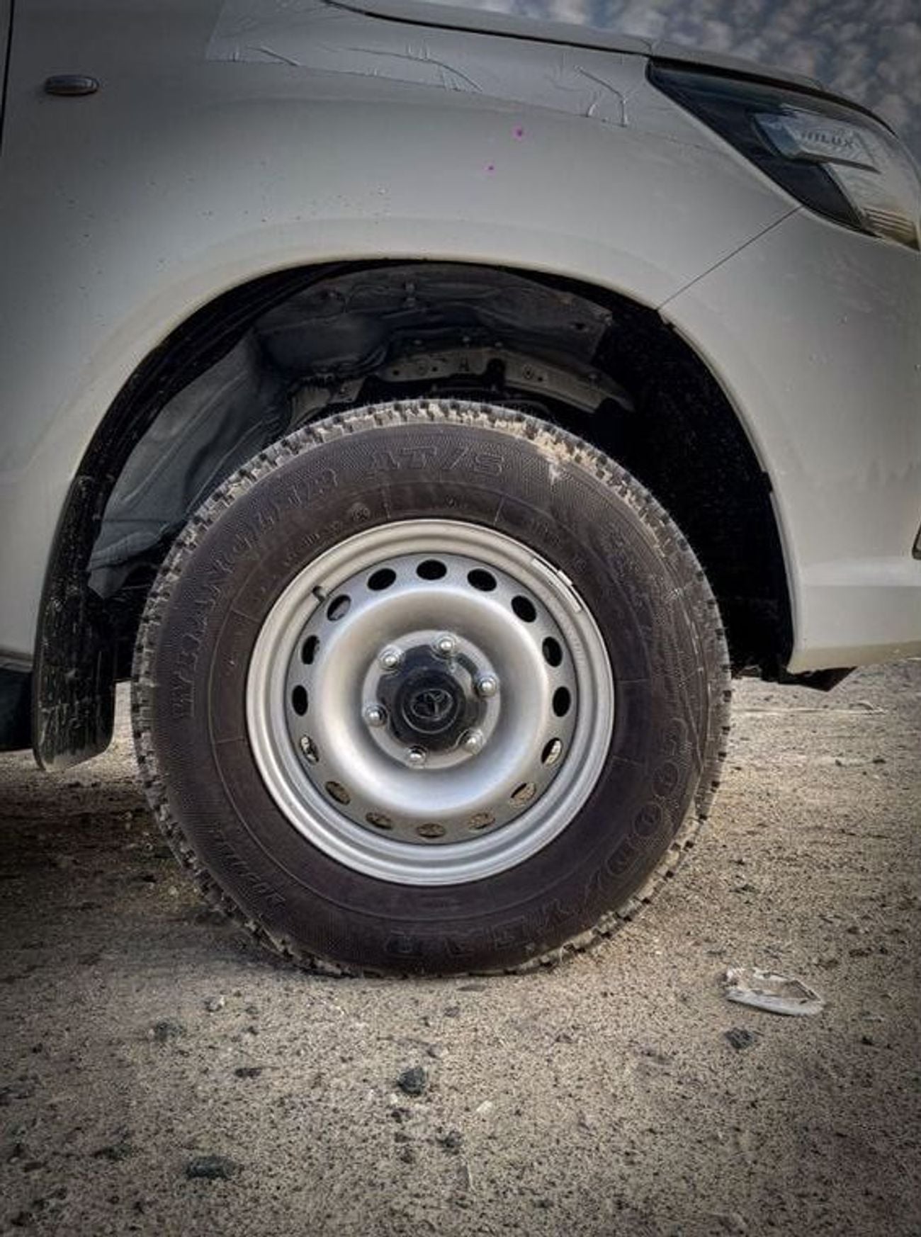 تويوتا هيلوكس GL 2.7L Double Cab Utility 4WD