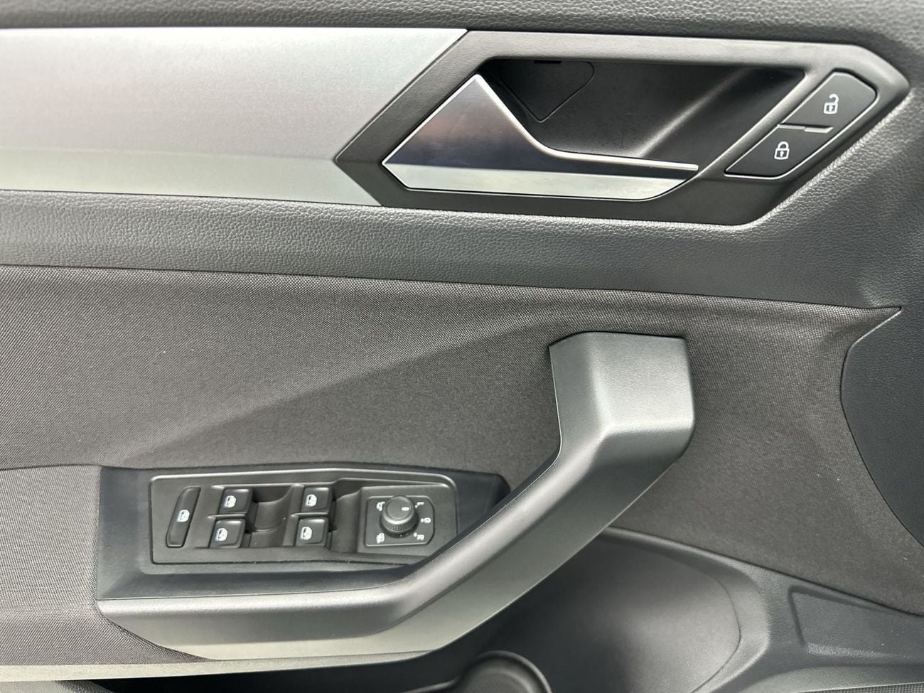 فولكس واجن T ROC Life 1.4L