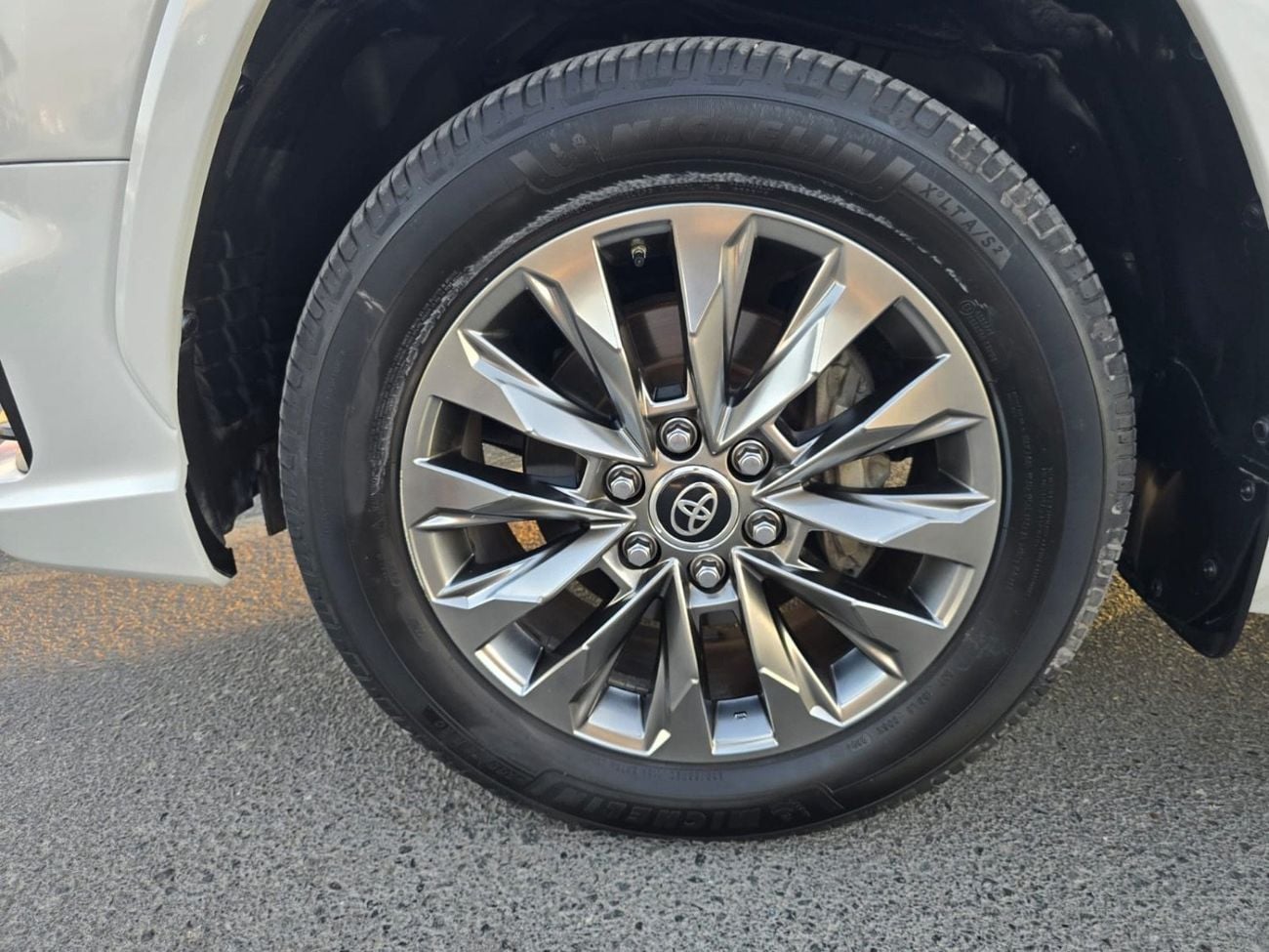 Toyota Land Cruiser VXR