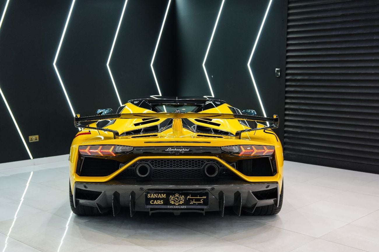 Lamborghini Aventador Roadster SVJ, 1 of 800, Full Carbon Fiber Package, Very Low KM!!
