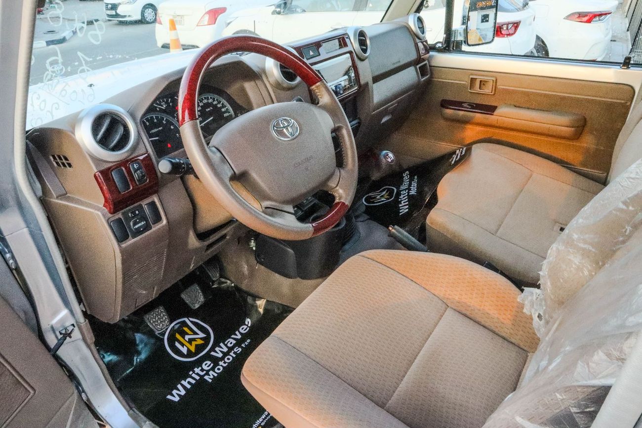 تويوتا لاند كروزر بيك آب Std 4.0L Single Cab Utility 4WD