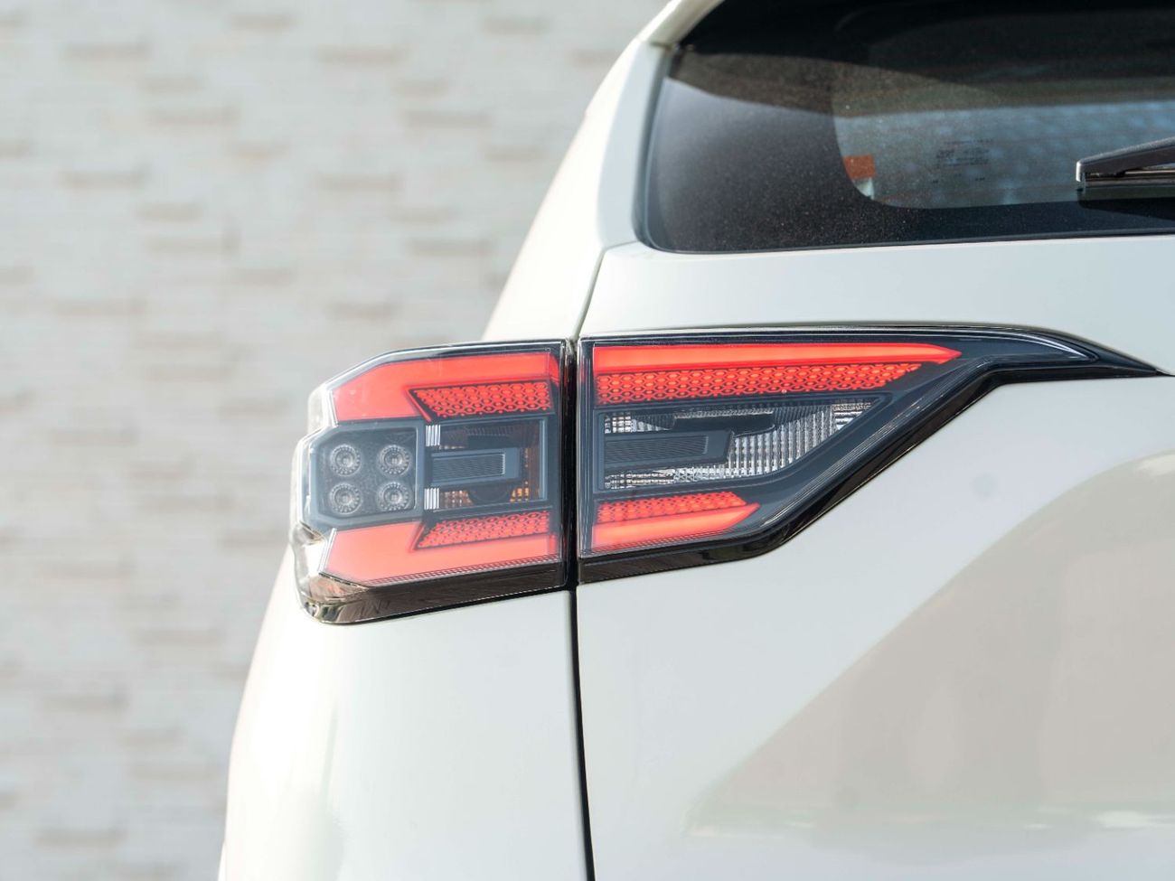 نيسان ماغنيت SV