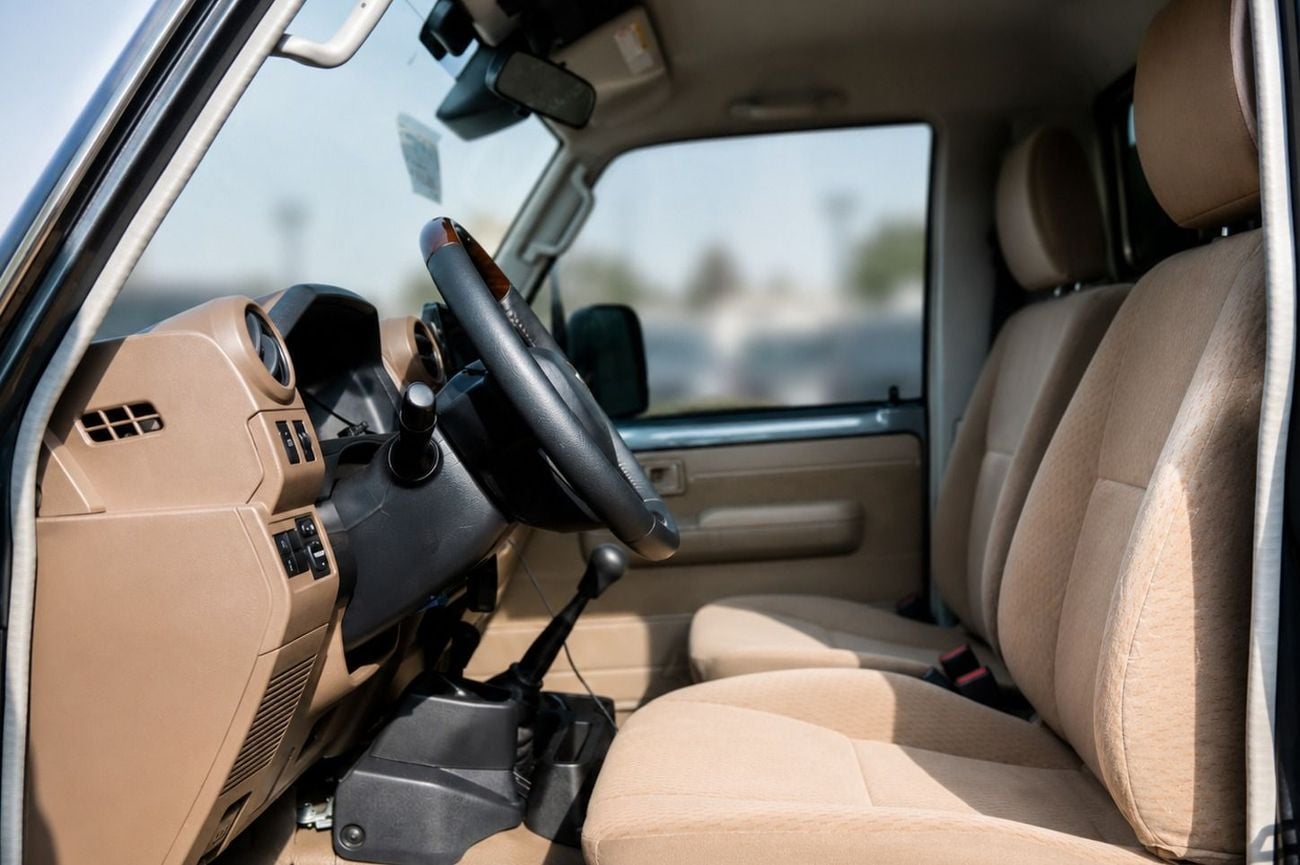 تويوتا لاند كروزر بيك آب LC79 2.8 DIESEL MANUAL بابان
