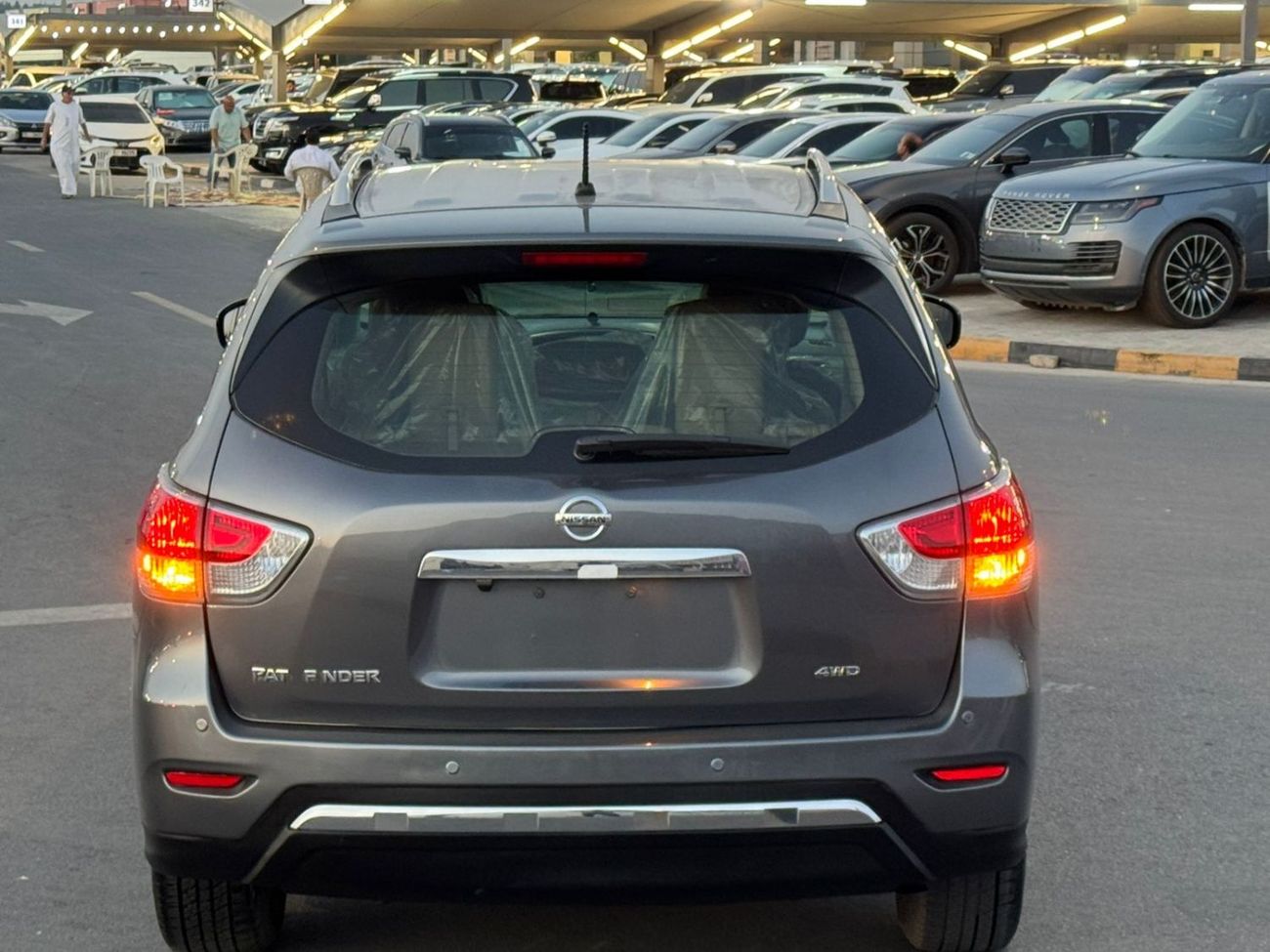 Nissan Pathfinder SE Top 3.5L in good condition inside & out