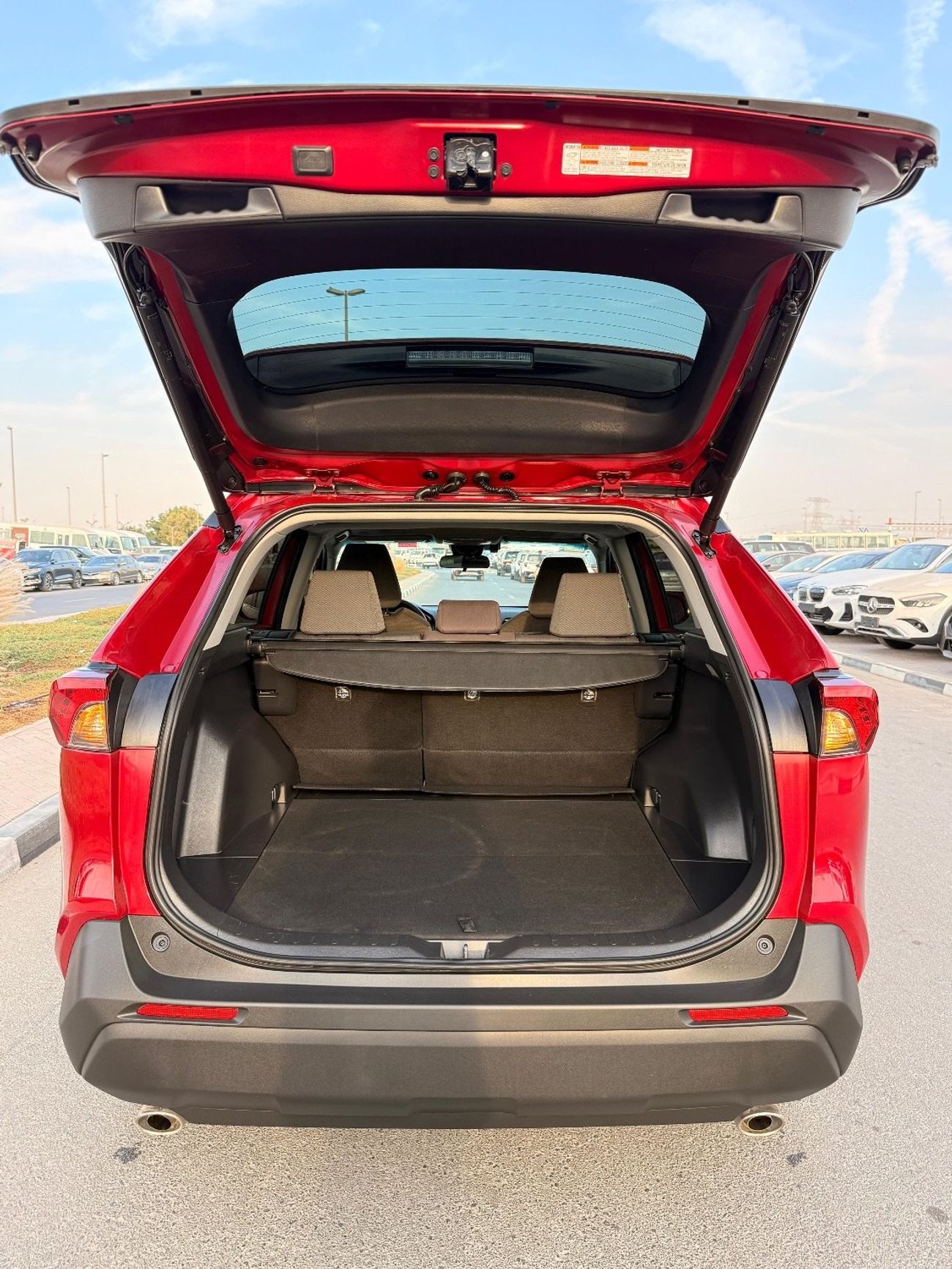 تويوتا راف ٤ XLE AWD 2.5 Sunroof  2024