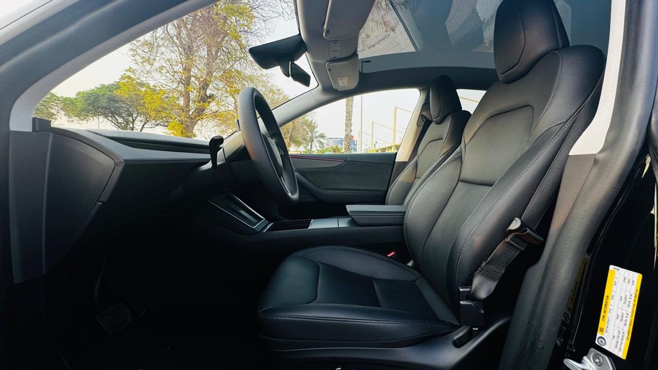 Tesla Model Y LONG RANGE AWD DUAL MOTOR 2025 GCC LOW MILEAGE WITH TESLA AGENCY WARRANTY & FULL SELF DRIVE ENHANCED AUTO PILOT