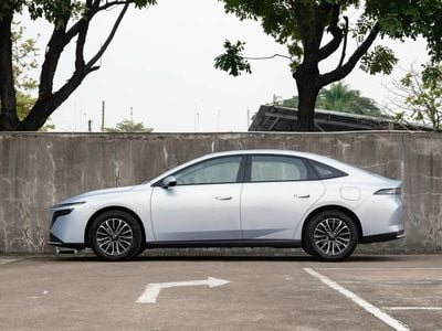 Nissan N6 MAX