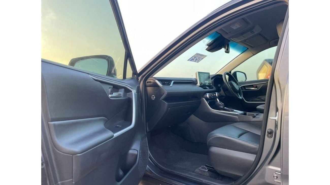 تويوتا راف ٤ *Offer*2021 Toyota RAV4 Hybrid - 2.5L V4 - Right Hand Drive - Japan Specs --UAE PASS