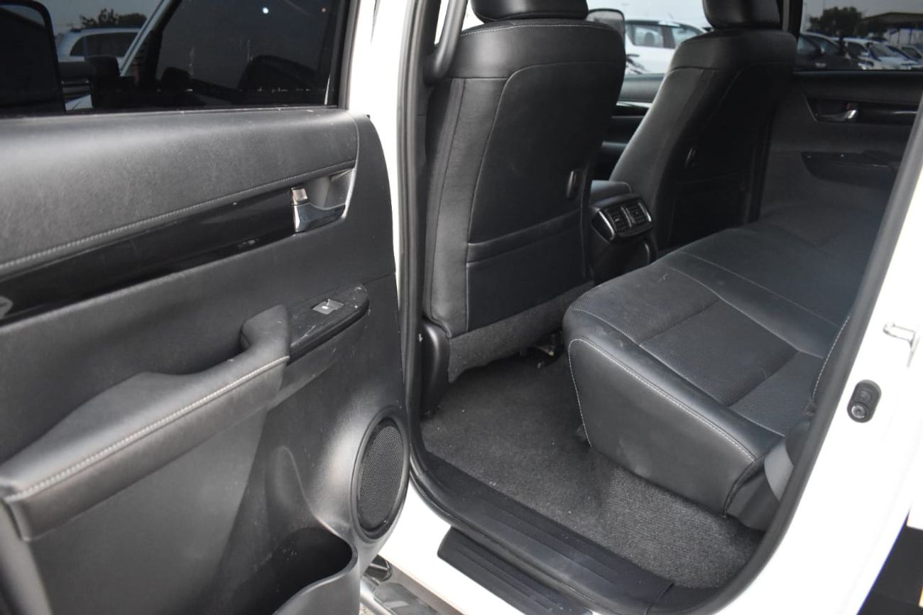 Toyota Hilux diesel right hand drive 2,8l automatic gear only for export available