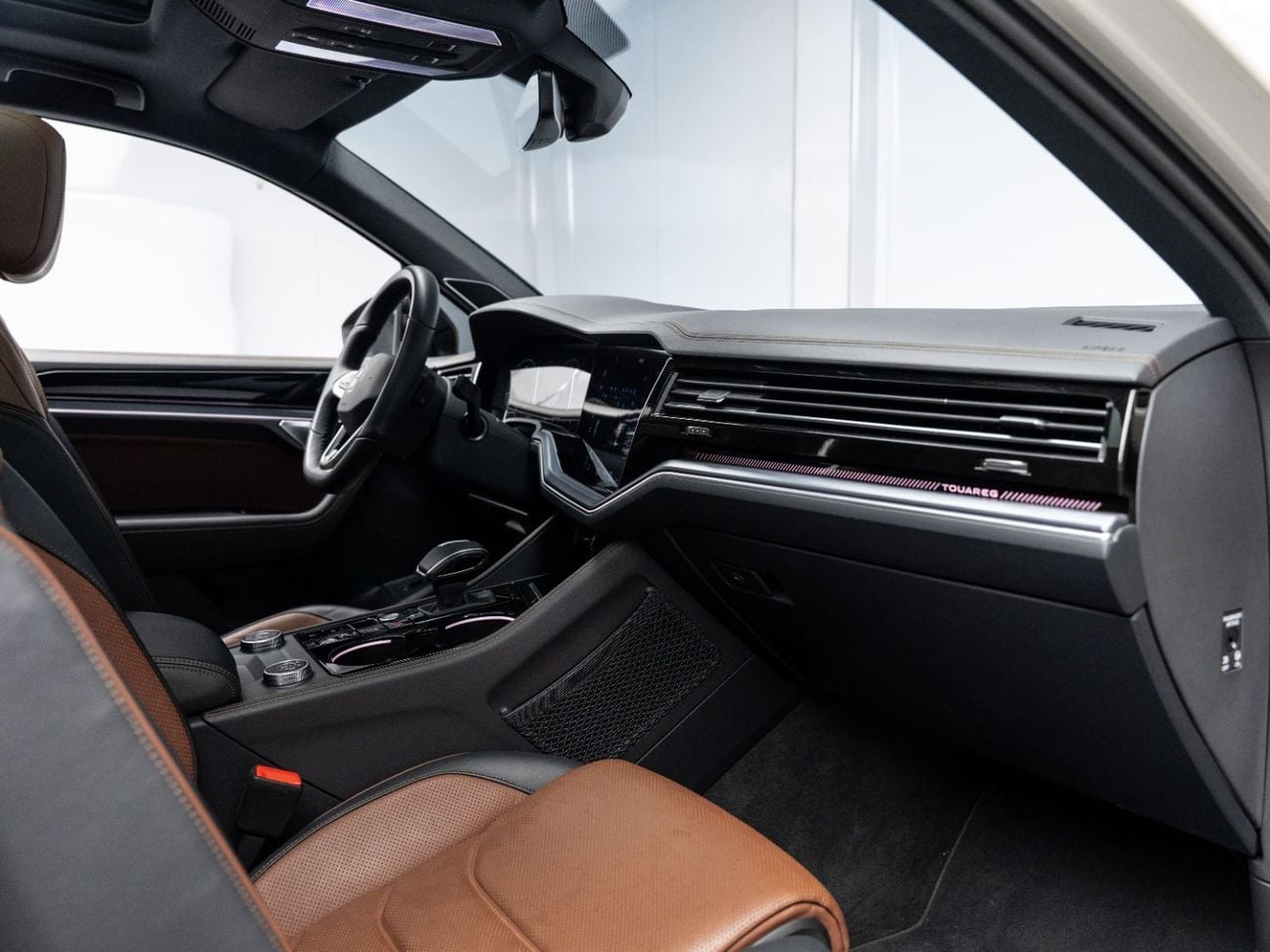 Volkswagen Touareg R-LINE BUY NOW, PAY 2027 | THE BLACKLINE STANDARD | 2029 Volkswagen Warranty + Service Contract, GCC