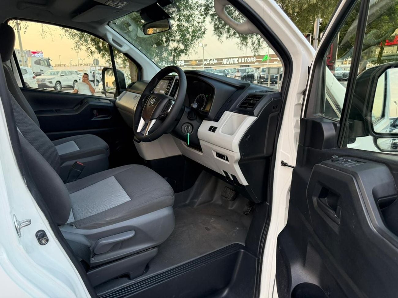 تويوتا هاياس DLS - STD ROOF DLS -High Roof Commuter 2.8L A/T