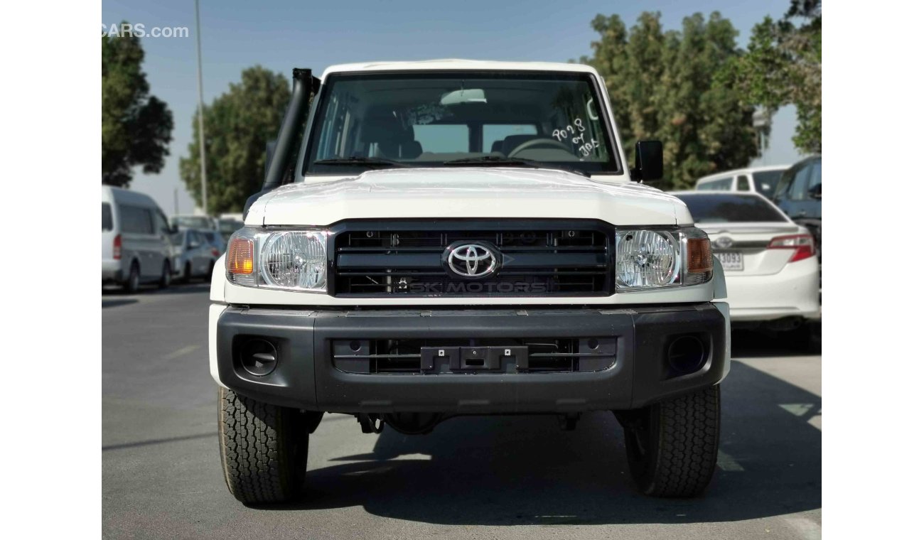 Toyota Land Cruiser Hard Top 4.2L DIESEL, 16" ALLOY RIMS, MANUAL A/C, XENON HEADLIGHTS (CODE # LX7601)