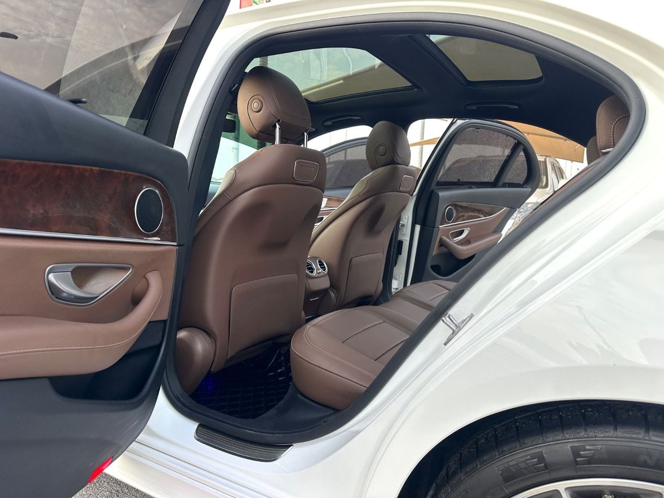 مرسيدس بنز E300