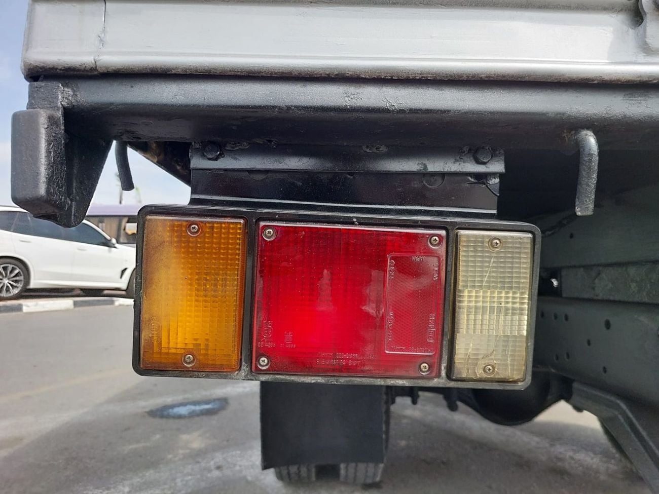 ميتسوبيشي فوسو كانتير (RAMADAN OFFER) MITSUBISHI CANTER TRUCK RHD 1988 MODEL 3.6 L DIESEL MANUAL(PM23190)