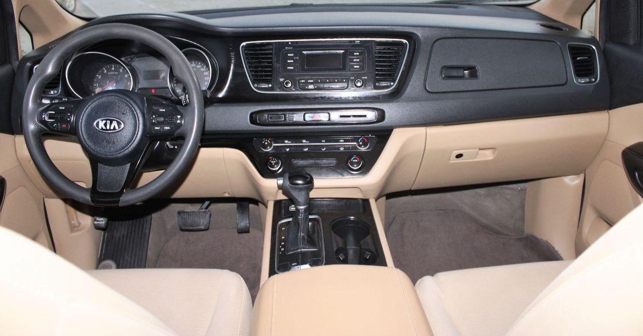 كيا كارنيفال كيا كرنيفال 2016 خليجي بحالة ممتازة بدون حوادث نظيفه جدا من الداخل والخارج