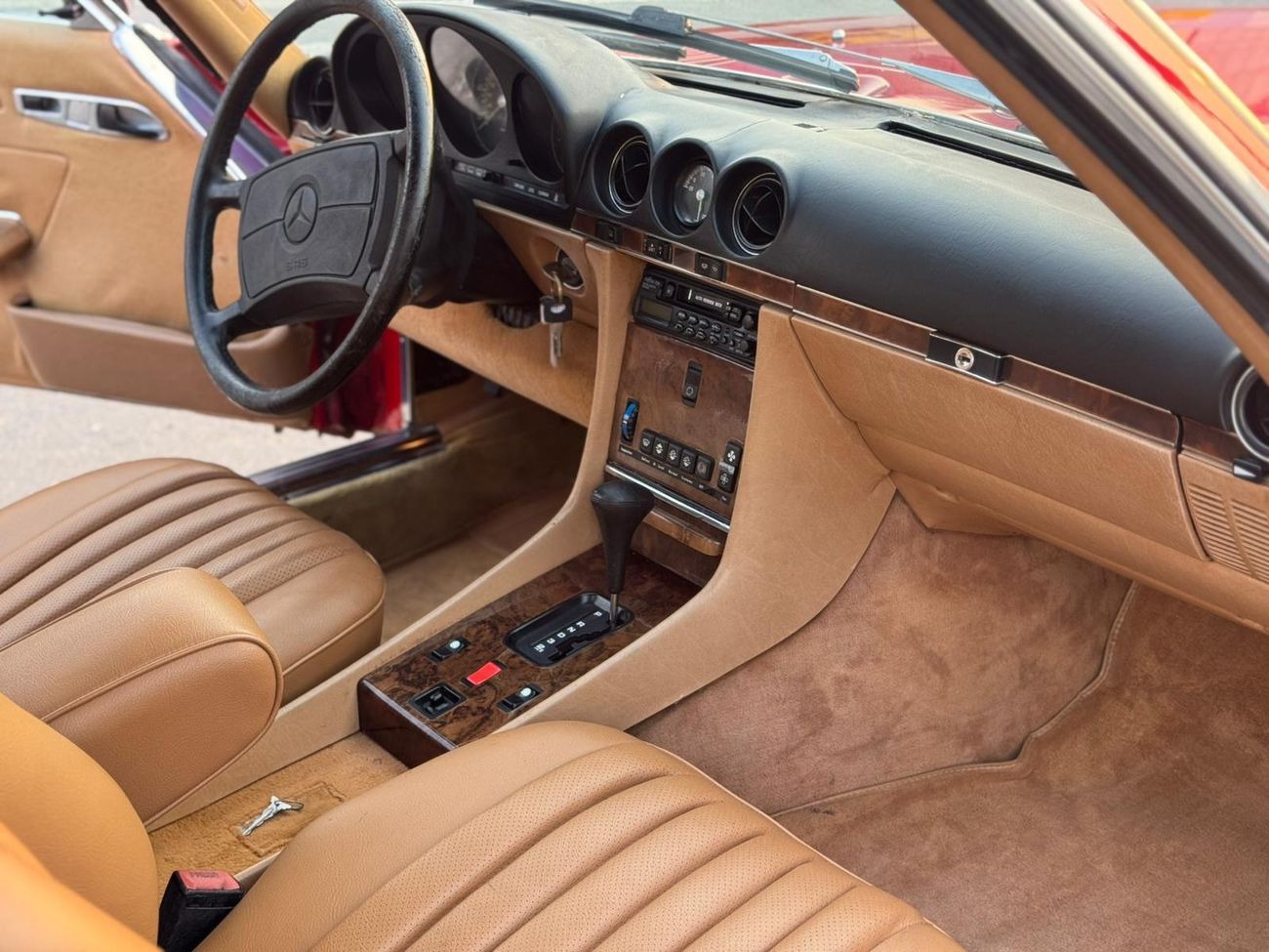 Mercedes-Benz 560 SL