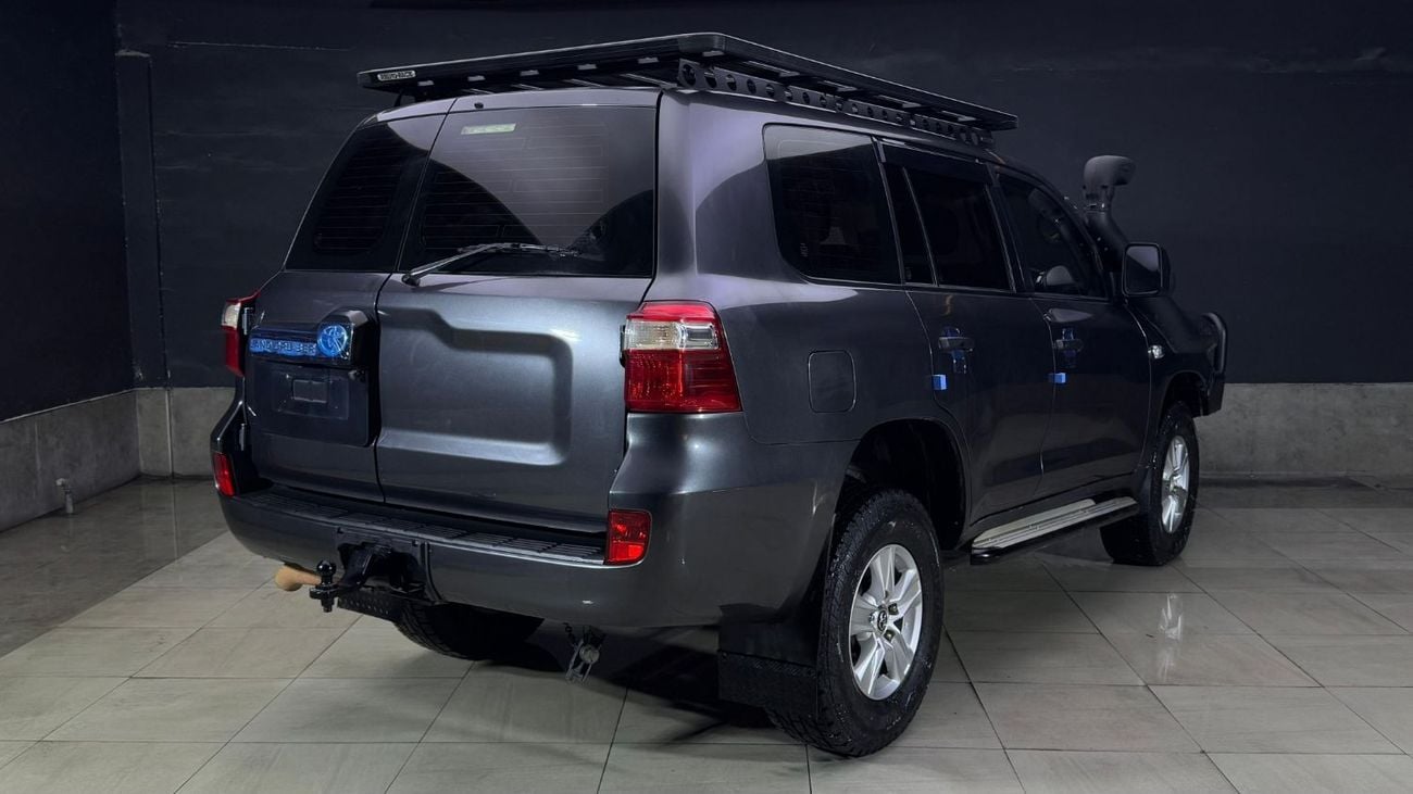 Toyota Land Cruiser 4,5 Liter Diesel Right Hand Drive Automatic Drive Grey Color
