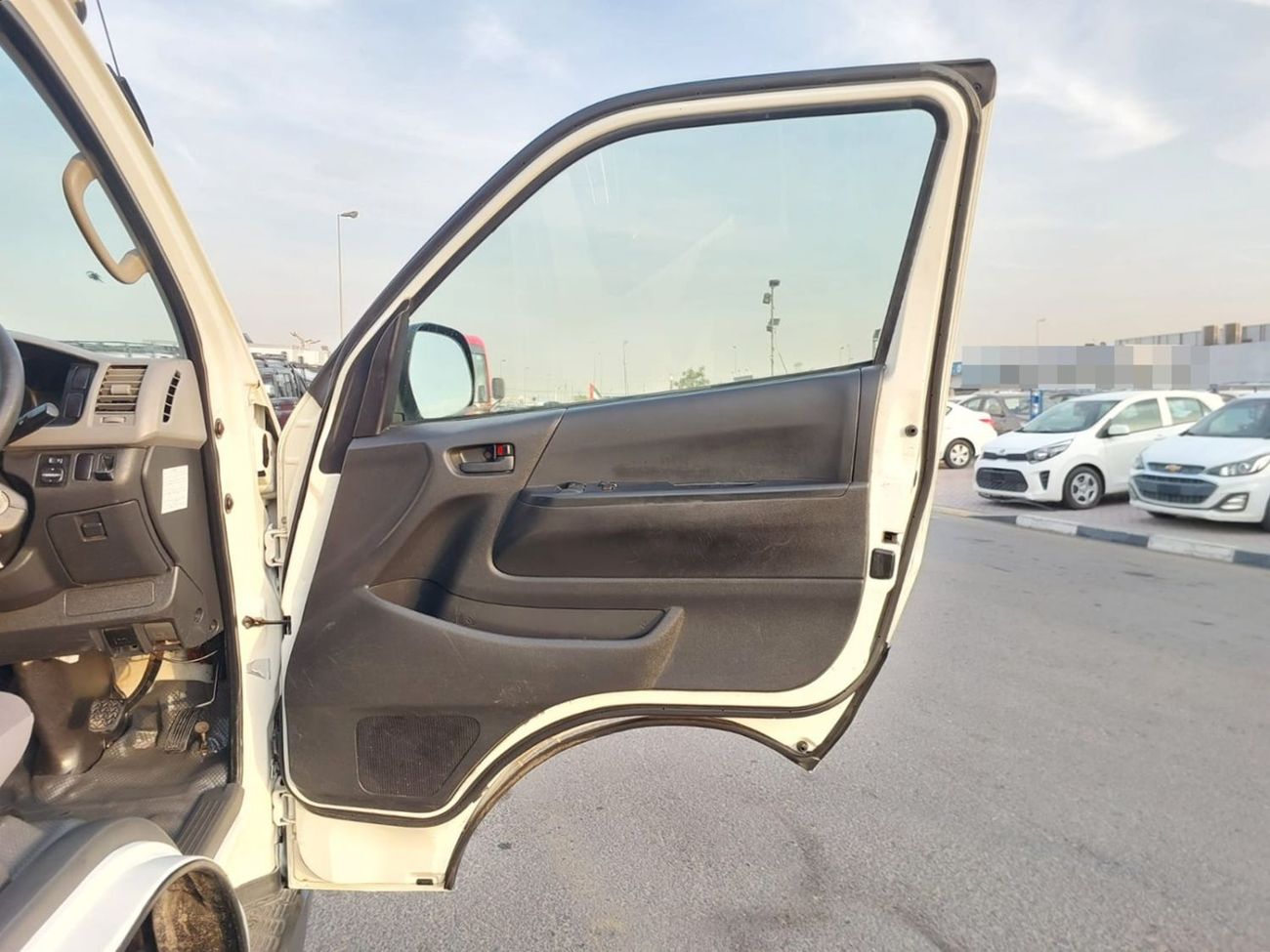 Toyota Hiace TOYOTA HIACE COMMUTER VAN RHD 2005 MODEL 2.5 L DIESEL MANUAL(PM07223)