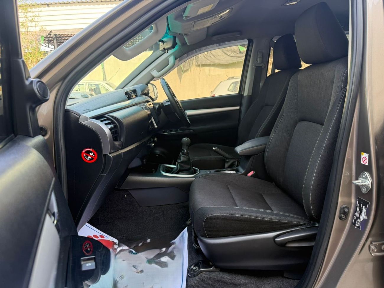 Toyota Hilux DOUBLE CABIN | MANUAL TRANSMISSION | RHD | 2.8L DIESEL ENGINE | PUSH START