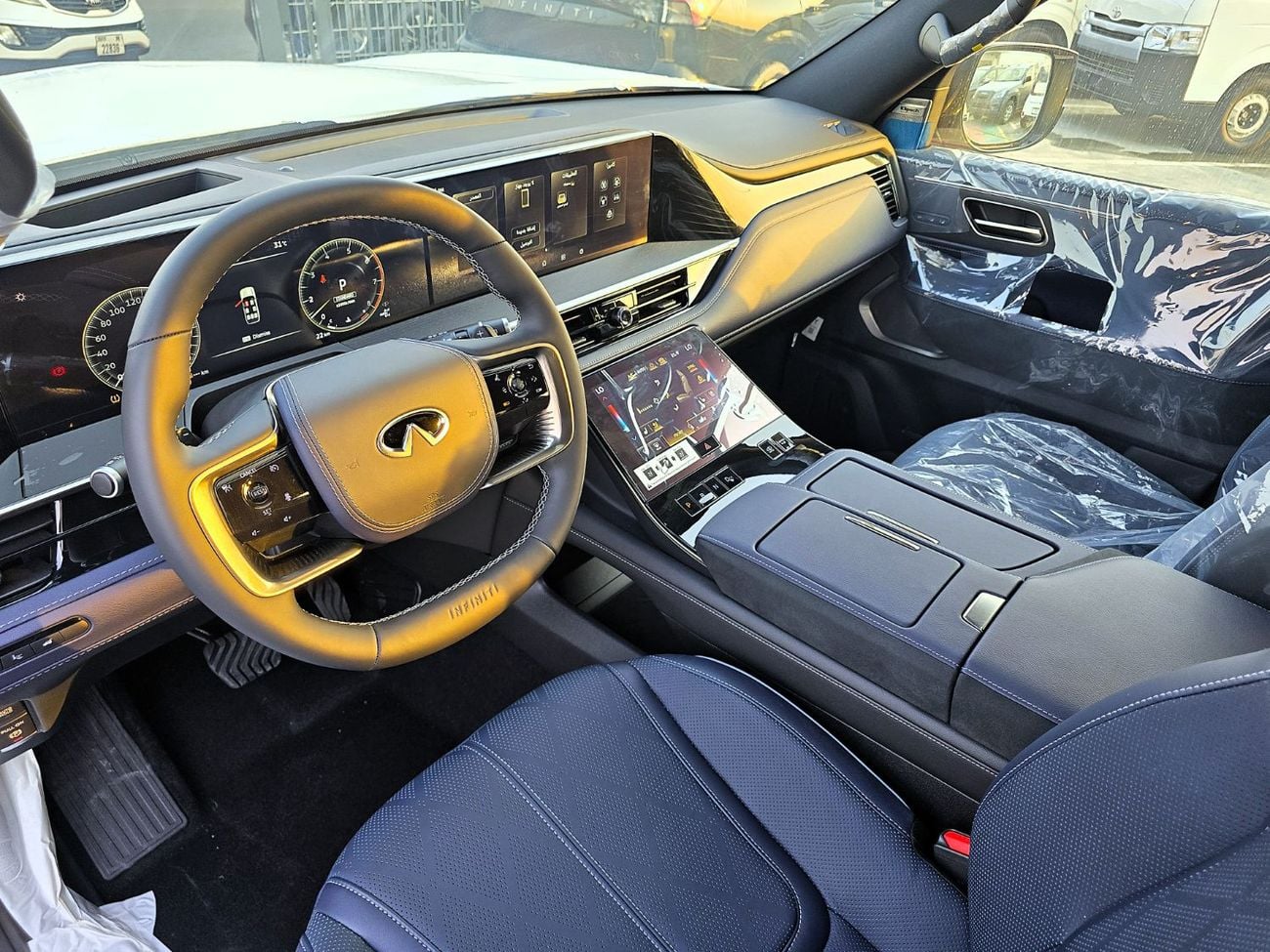 إنفينيتي QX80 SENSORY CAPTAIN CHAIRS