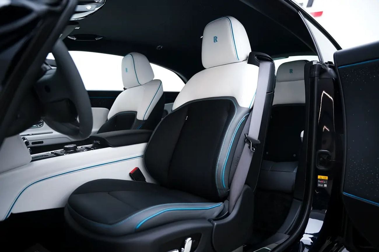 رولز رويس سبيكتر Black Badge | European Specs