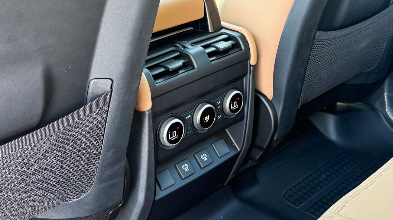 Land Rover Defender P400 110 X-Dynamic HSE 3.0L (7 Seater)