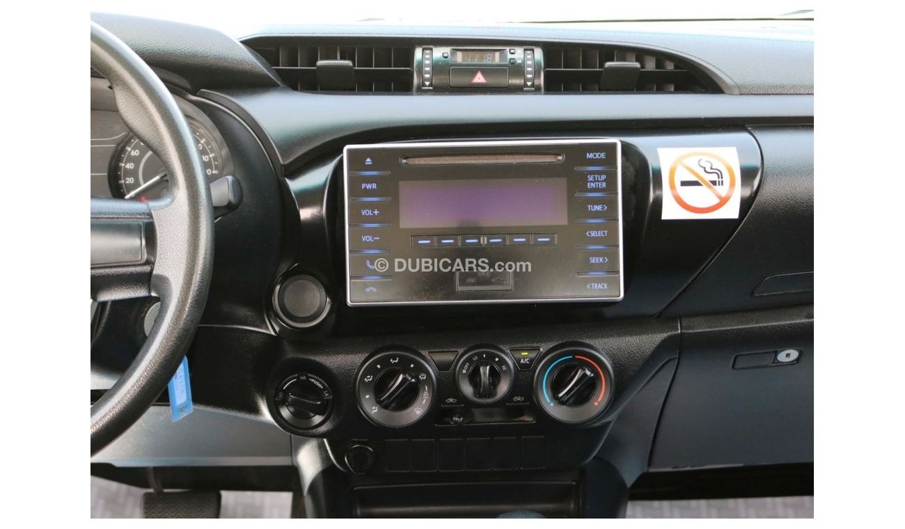 تويوتا هيلوكس GL GL 2016 | TOYOTA HILUX GL - 4X4 - D/C - A/T 2.7L  - PETROL - WITH GCC SPECS AND EXCELLENT CONDITI