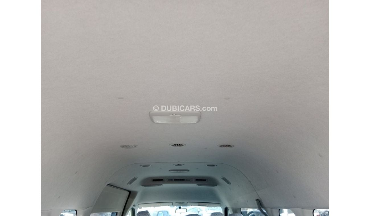 Toyota Hiace TOYOTA HIACE COMMUTER VAN RIGHT HAND DRIVE(PM05477)