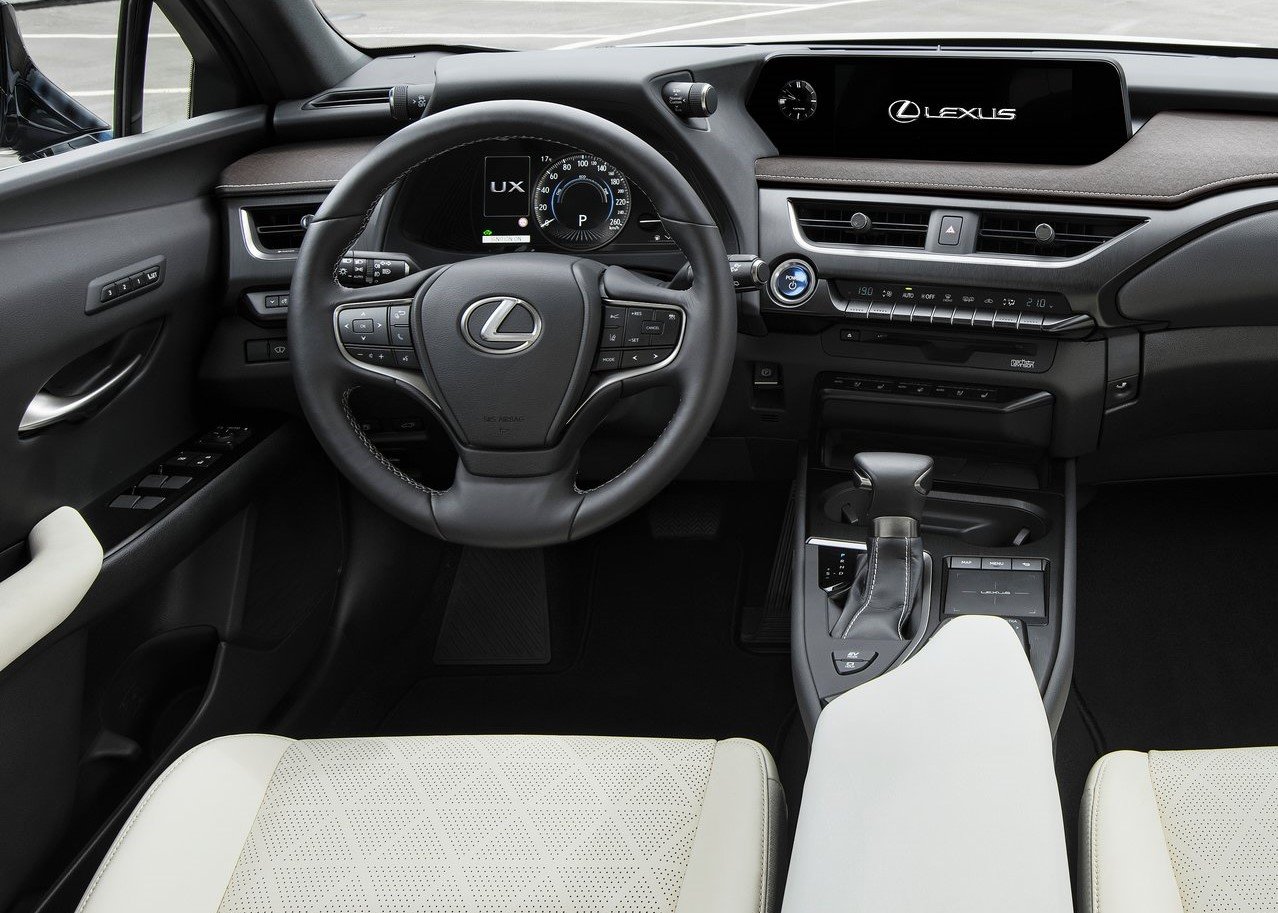 Lexus UX200 interior - Cockpit