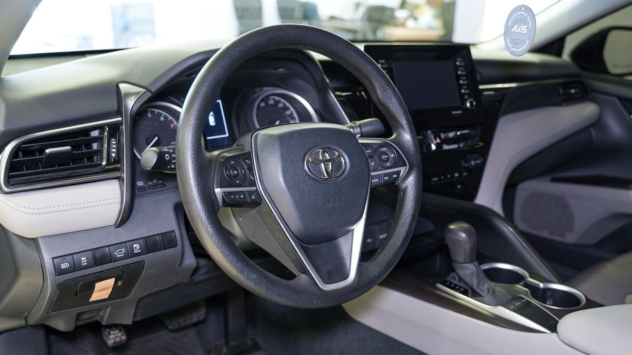 Toyota Camry LE STD 2.5L (204 HP)