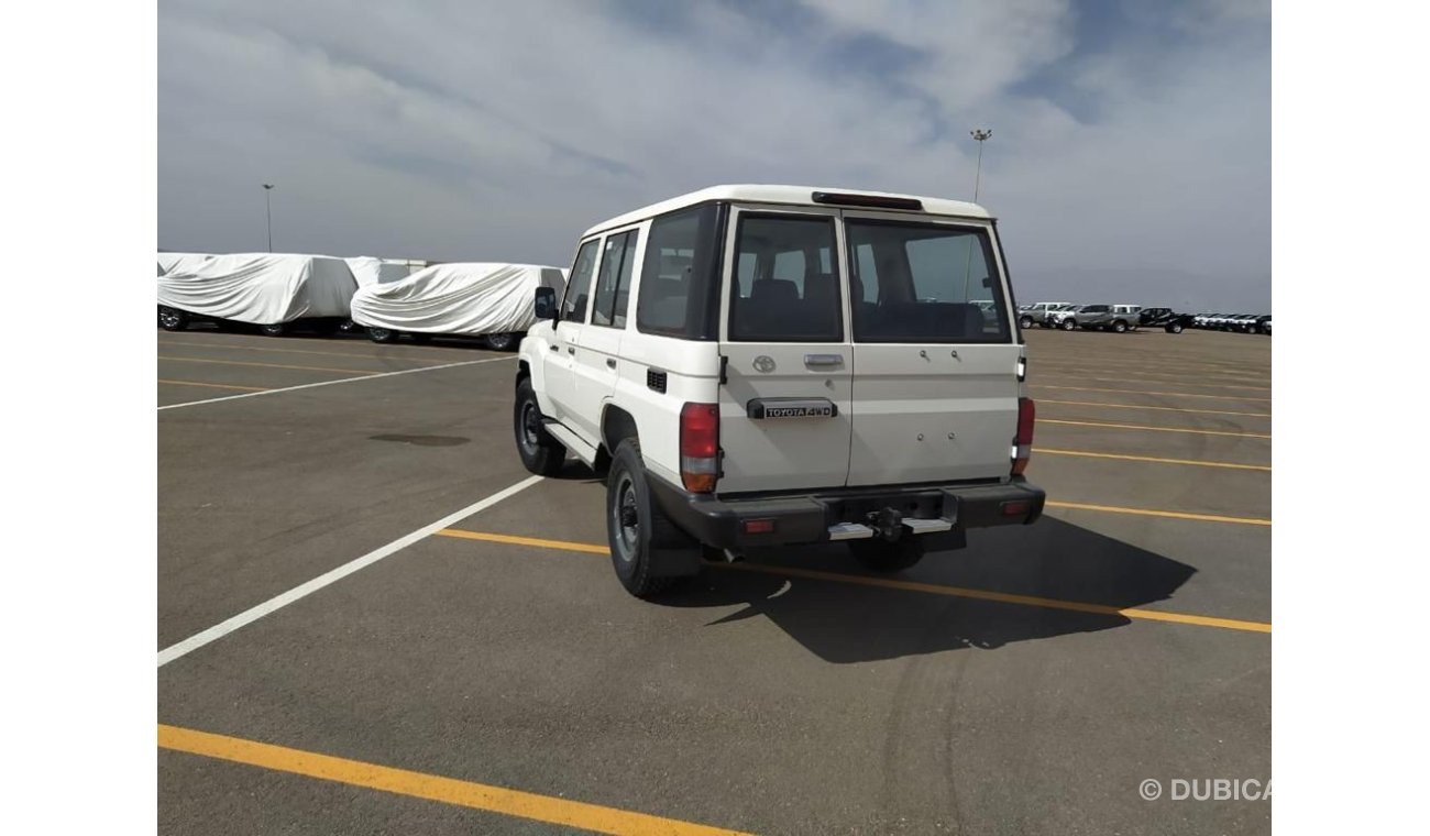 Toyota Land Cruiser Hard Top Toyota LandCruiser HardTop 5 Doors 4.2L Diesel Color White Model 2022