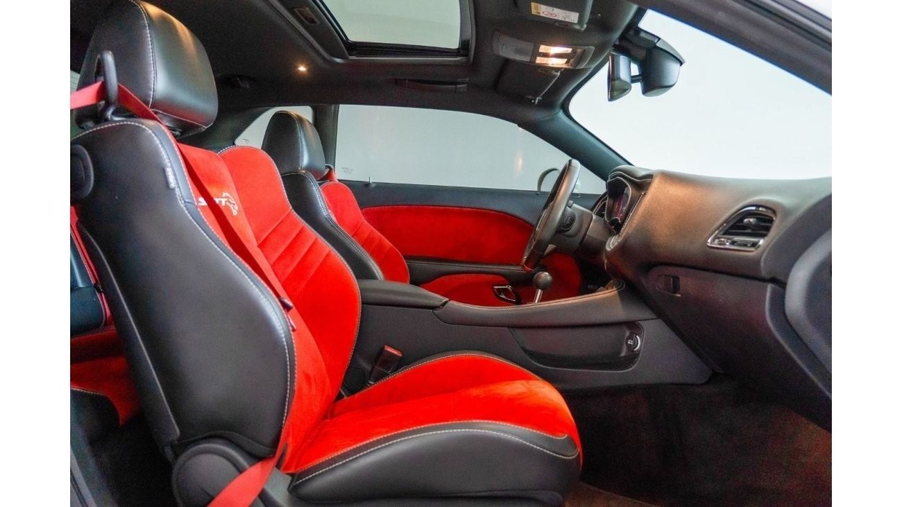 Dodge Challenger SRT Hellcat 2017 Dodge Challenger Hellcat / Manual / V8 717BHP