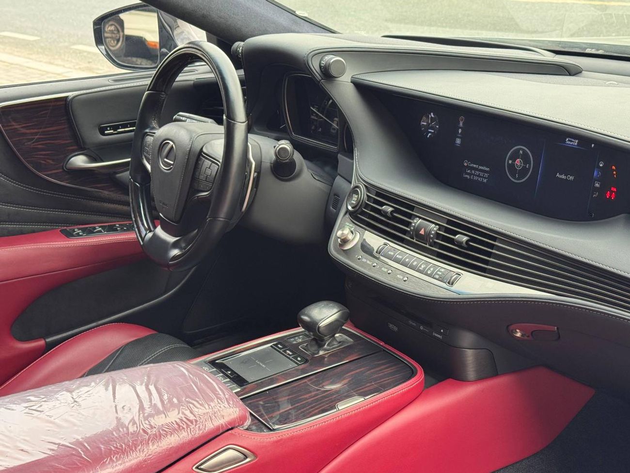 لكزس LS 500 محرك V6 سعة 3.5 لتر / أعلى المواصفات لكبار الشخصيات / كاميرات 360 درجة / تدليك لجميع المقاعد / بحالة