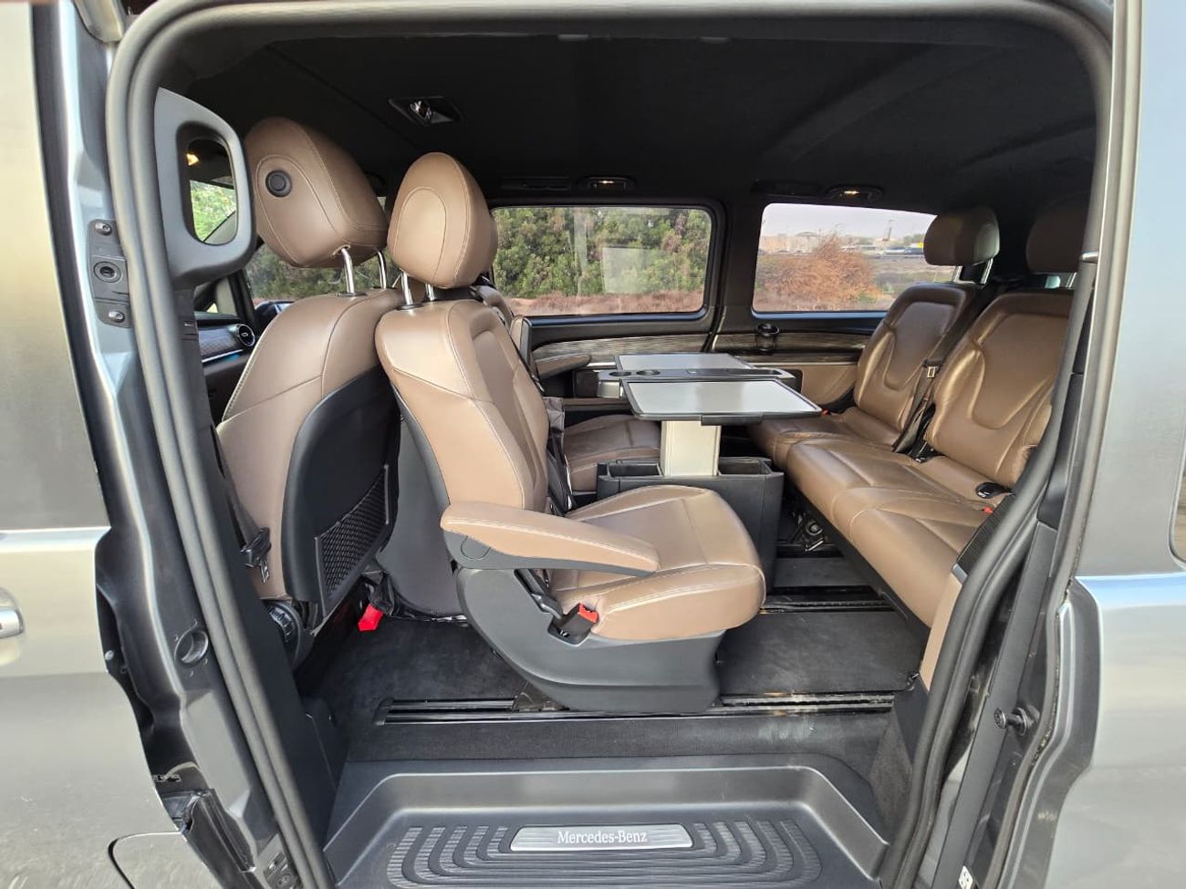 Mercedes-Benz V 250 Std 2.1L MERCEDES V-250 2020 GCC // 2KEYS // FULL OPITION // PERFECT CONDITION