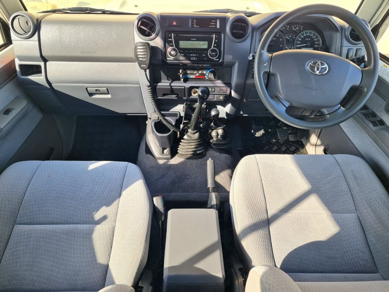 تويوتا لاند كروزر بيك آب 4.5L Double cabin