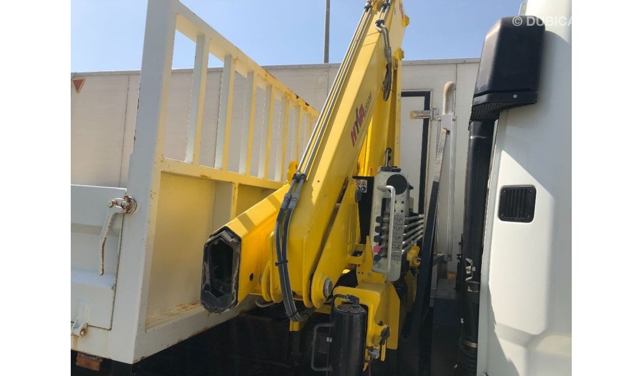 Mitsubishi Fuso Canter Mitsubishi Fuso 7 ton truck With 4 Ton Crane,model:2017. only done 15000 km