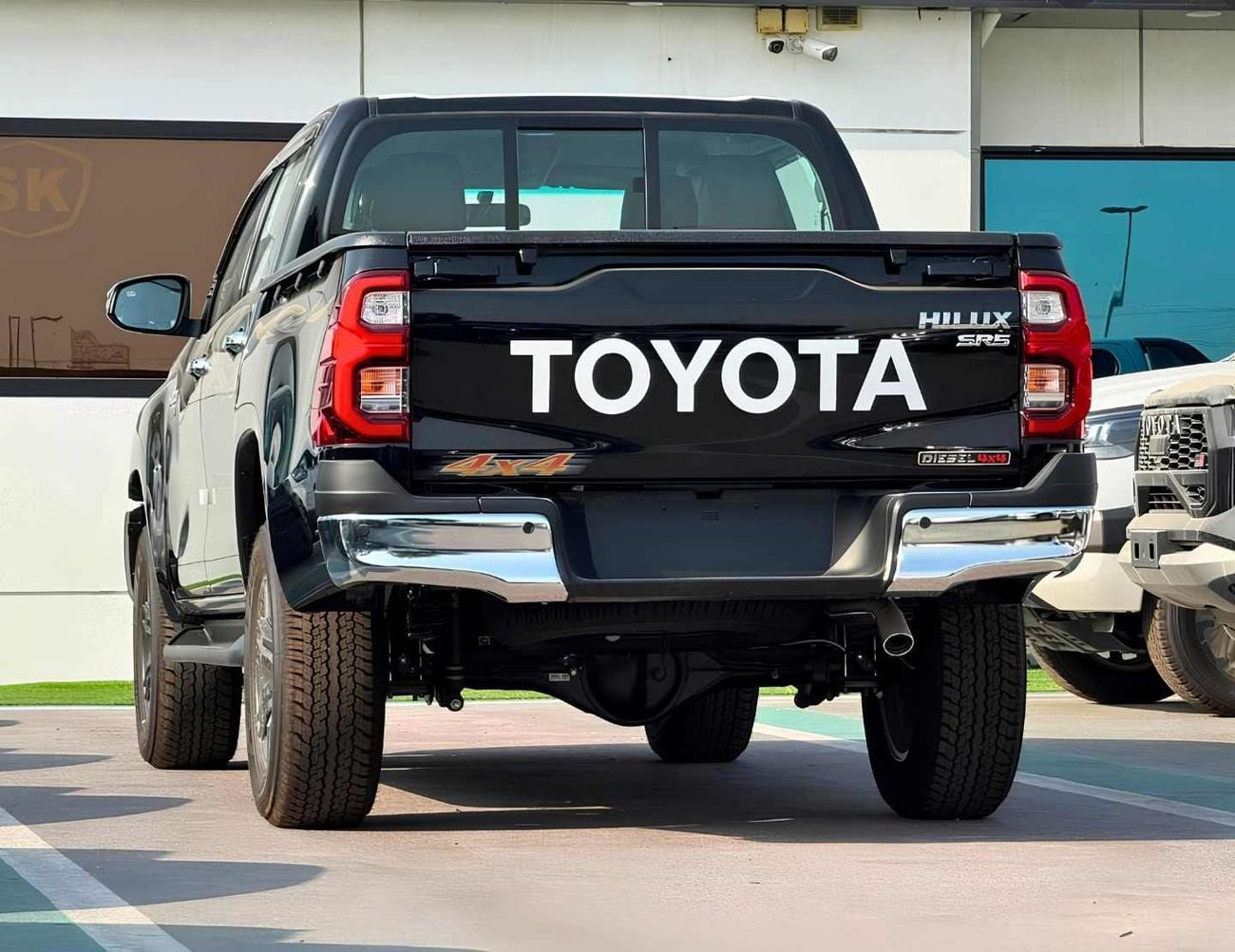 Toyota Hilux SR5 (NON GCC) SR5 | 2.8L V4 DIESEL | FULL OPTION | BLIND SPOT | OVER FNDER (CODE # HDAH1)