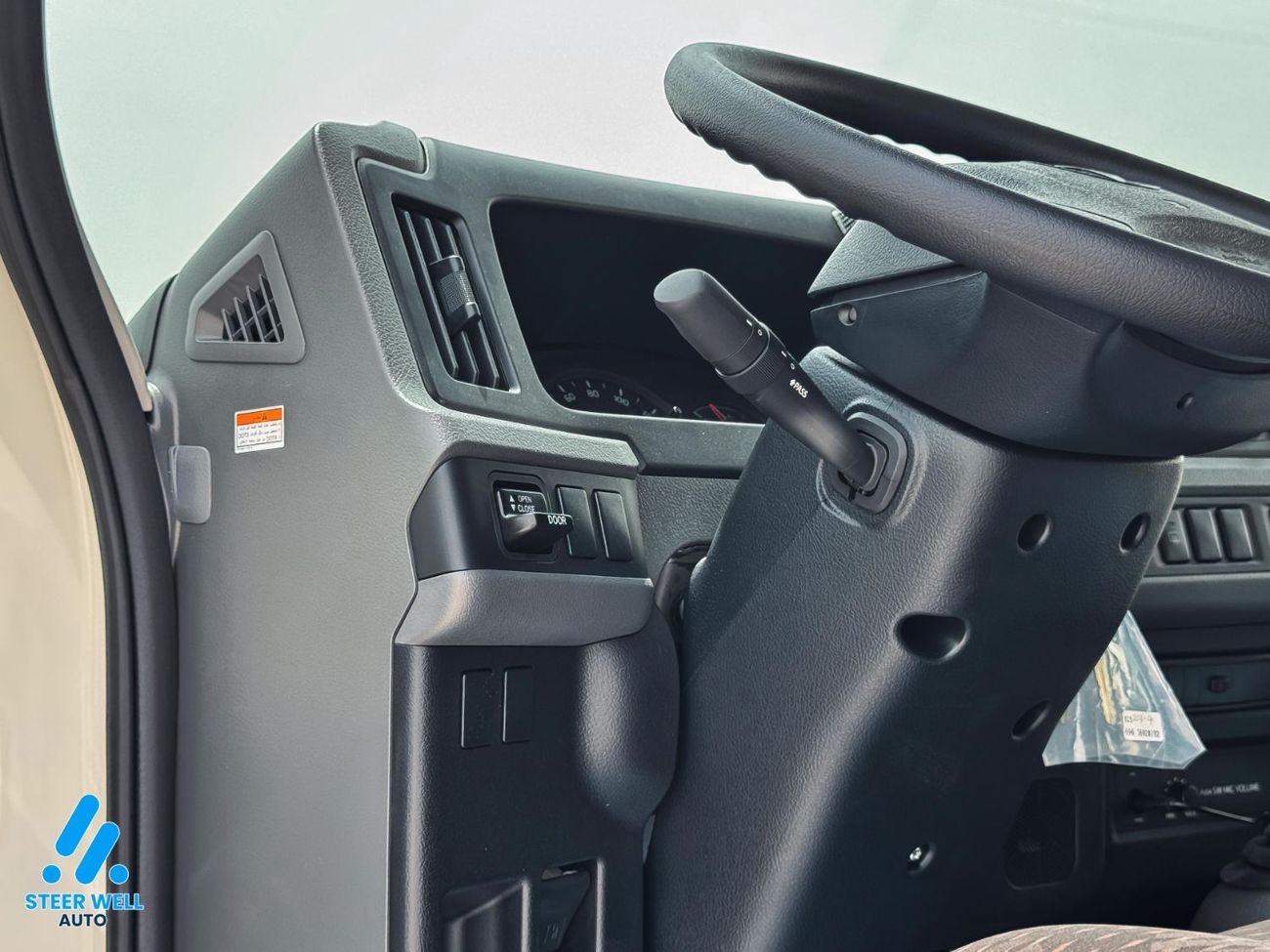 Toyota Coaster 23-Seater Bus 4.0L Diesel RWD GCC Specs Full Option White