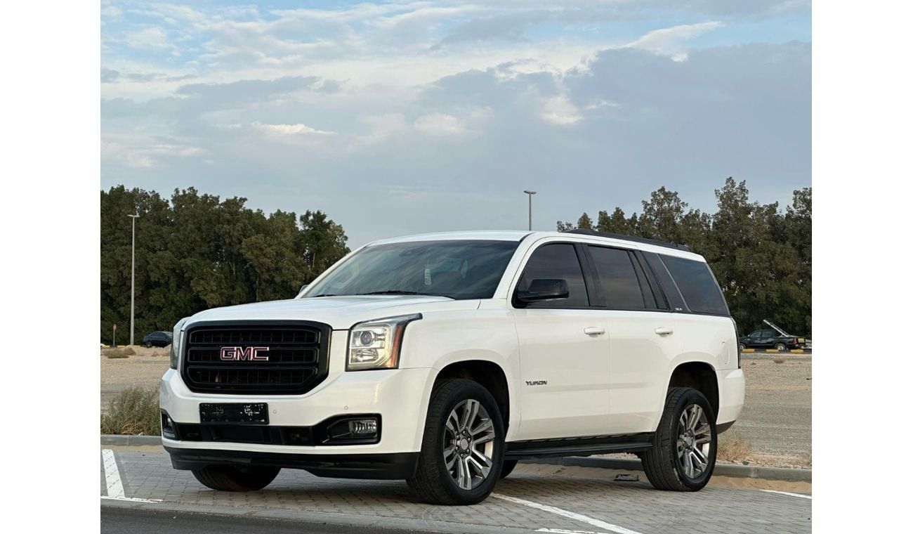 GMC Yukon SLE 5.3L 4WD (8 Seater) GMC YUKON 2017 GCC ORGINAL PAINT // ACCIDENT FREE // PERFECT CONDITION