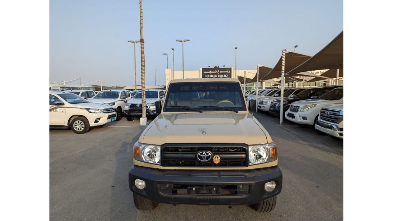 تويوتا لاند كروزر بيك آب 2016 Toyota Land Cruiser Pick Up Std (J70), 2dr Single Cab Utility, 4L 6cyl Petrol, Manual, Four Whe